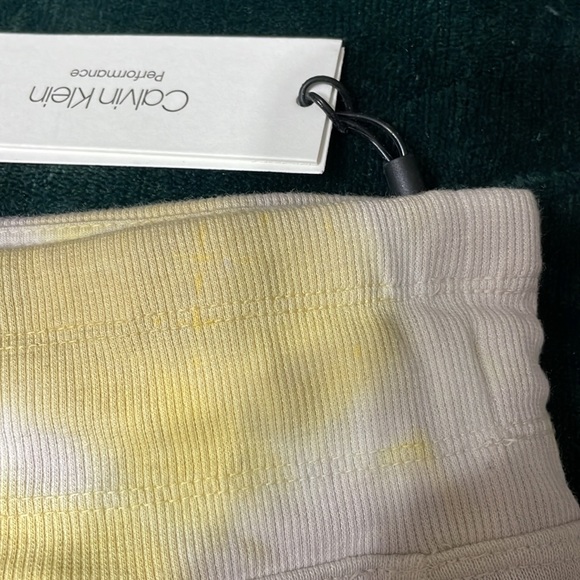 Calvin Klein Performance - Picture 2 of 7